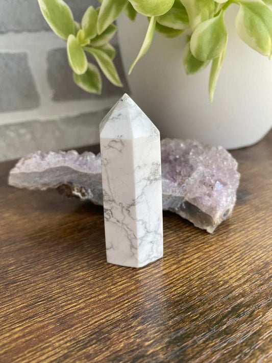 Howlite Point